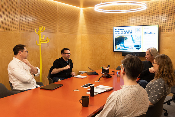 makereal-meetings-169