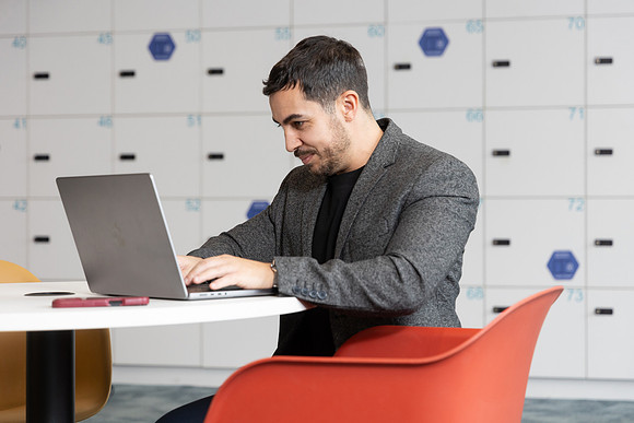 ukfinanceoffice3_060