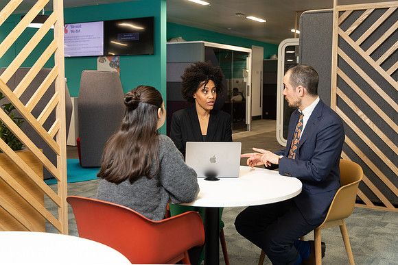 ukfinanceoffice3_196